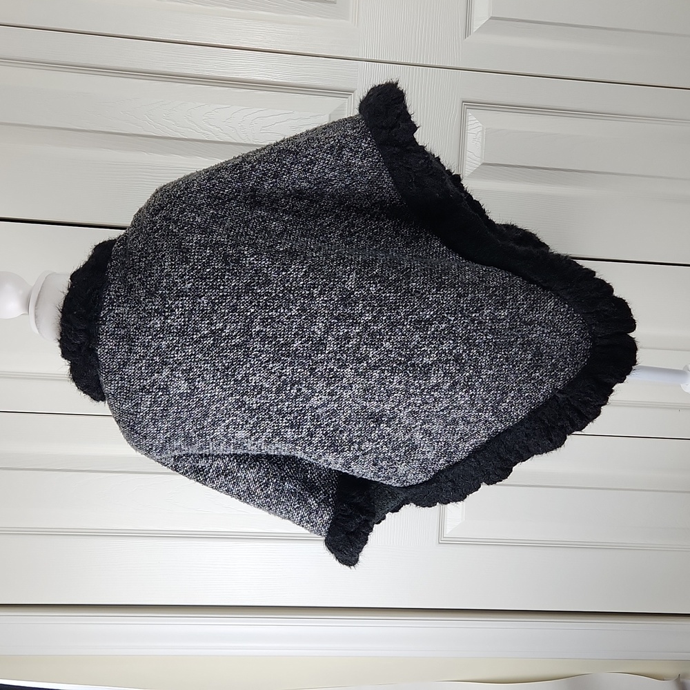 Winter Cape Black & White - image 3